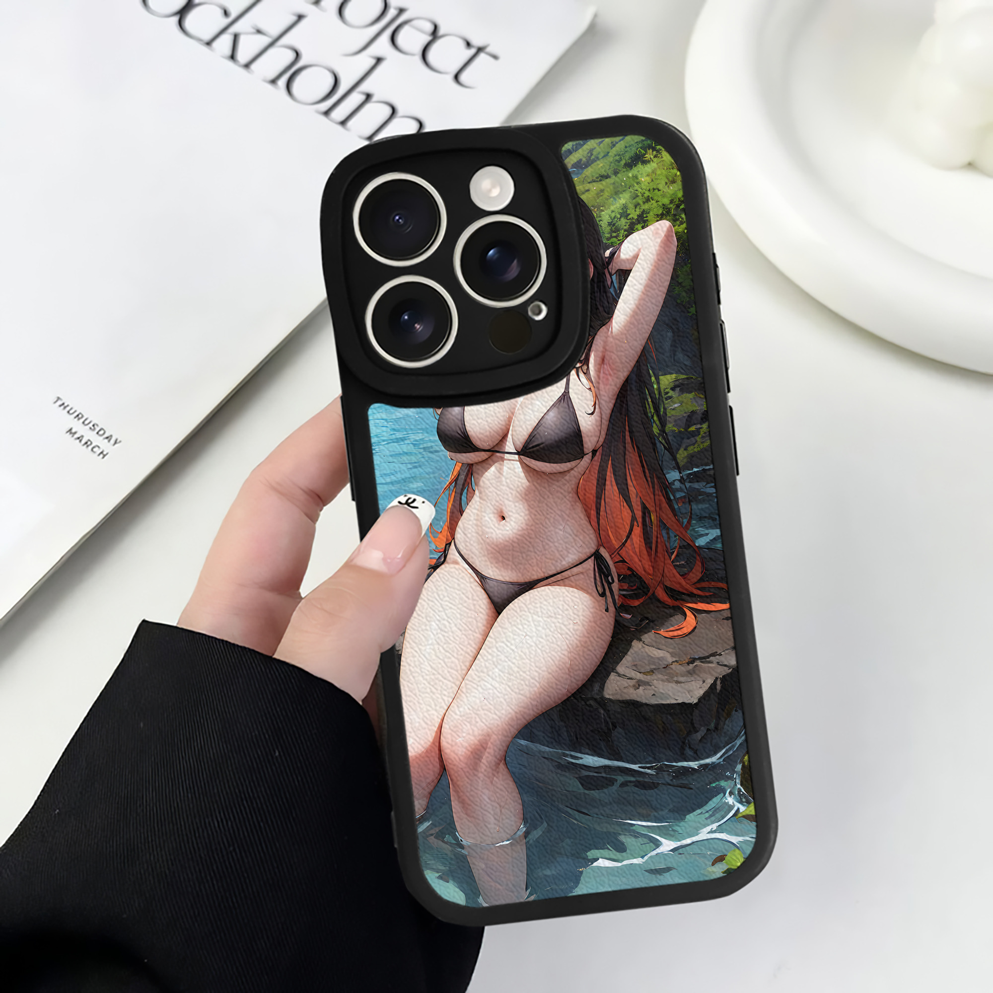 （画像用） 鬼滅の刃（きめつのやいば）竈門 禰󠄀豆子／かまど ねずこ Kamado Nezuko 【iPhone 16シリーズ対応】シリコンスマホケース（レザー調） 材質：シリコン